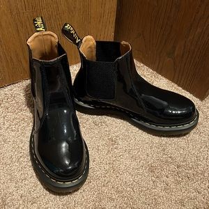 Dr Marten 2976 Chelsea boot in black platen leather